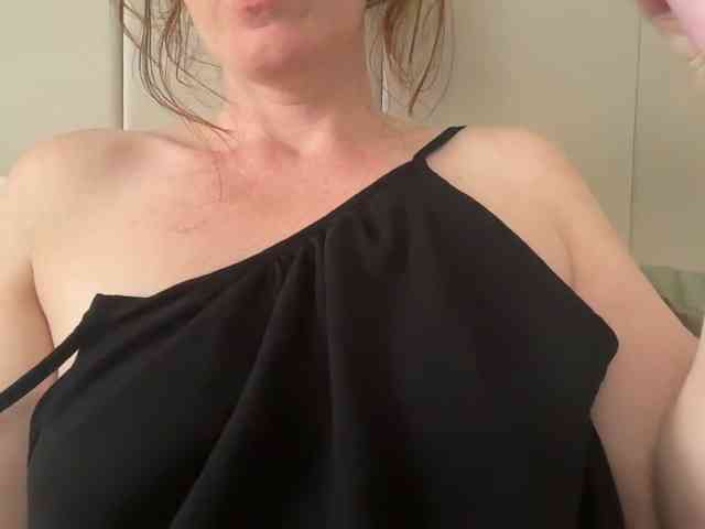 REDHEADROSIE webcam