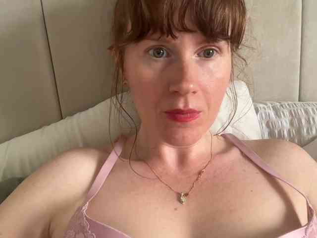 REDHEADROSIE webcam