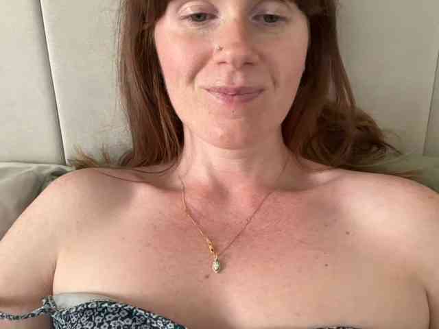 REDHEADROSIE webcam