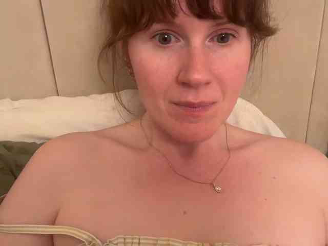 REDHEADROSIE webcam