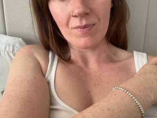 REDHEADROSIE webcam