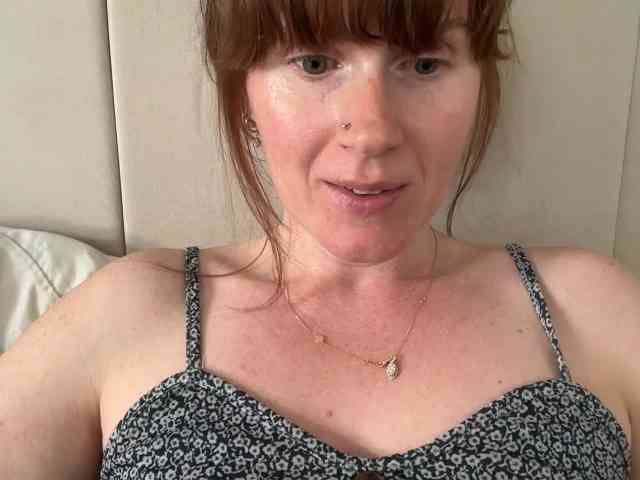 REDHEADROSIE webcam