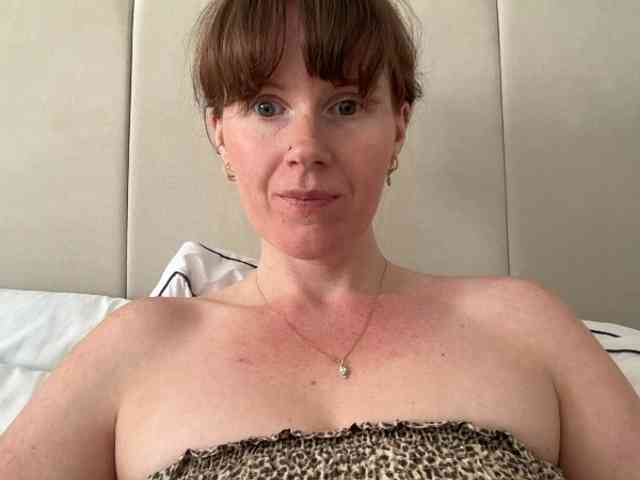 REDHEADROSIE webcam