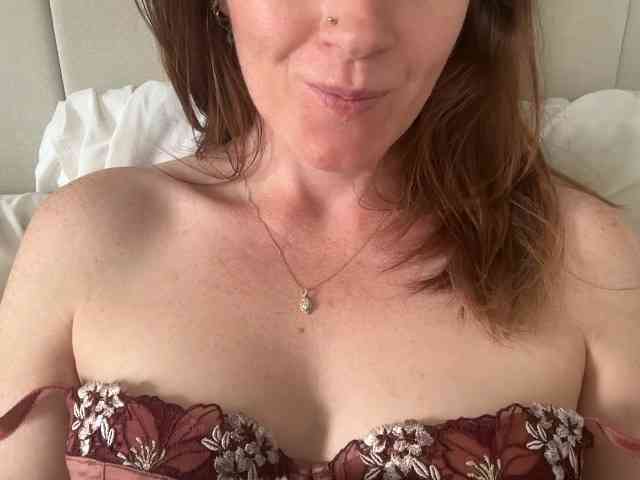 REDHEADROSIE webcam