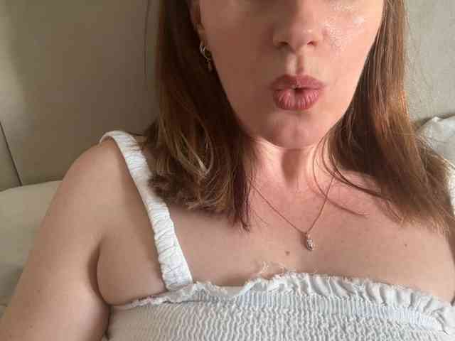 REDHEADROSIE webcam