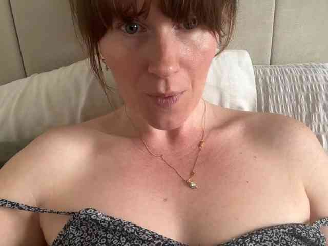 REDHEADROSIE webcam