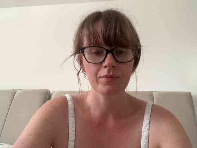 REDHEADROSIE webcam
