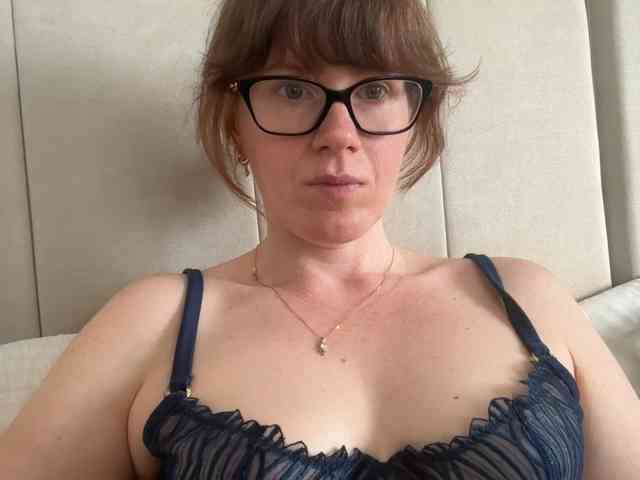 REDHEADROSIE webcam