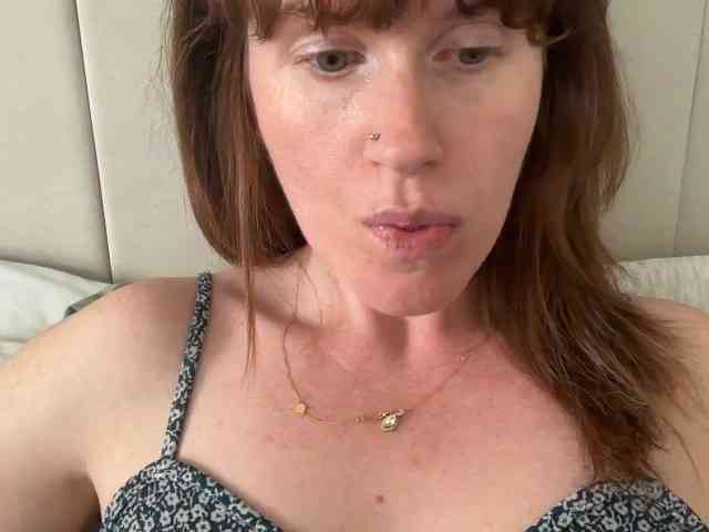 REDHEADROSIE webcam