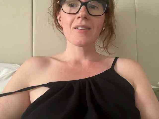 REDHEADROSIE webcam