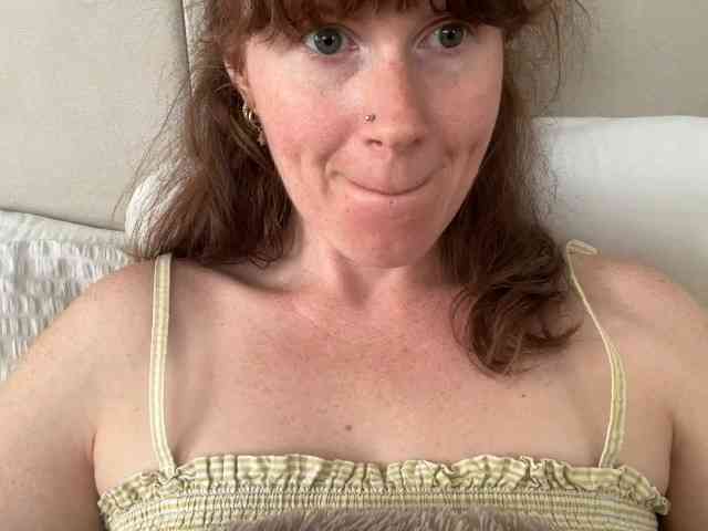 REDHEADROSIE webcam