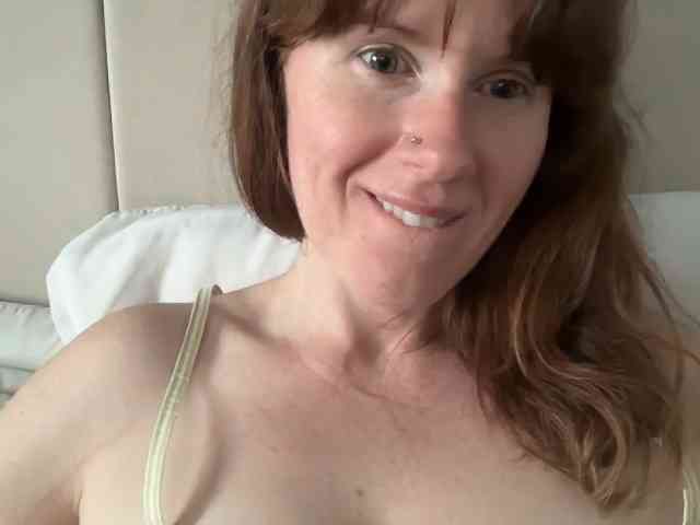 REDHEADROSIE webcam