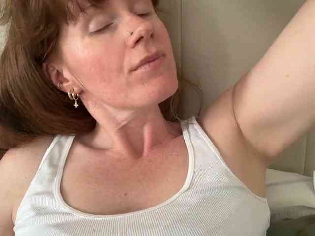 REDHEADROSIE webcam