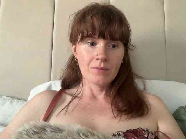 REDHEADROSIE webcam
