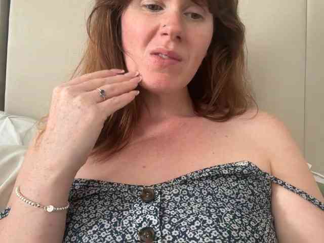 REDHEADROSIE webcam