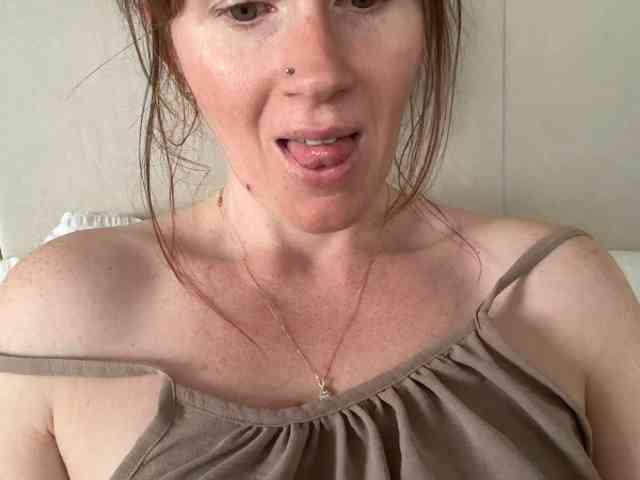 REDHEADROSIE webcam