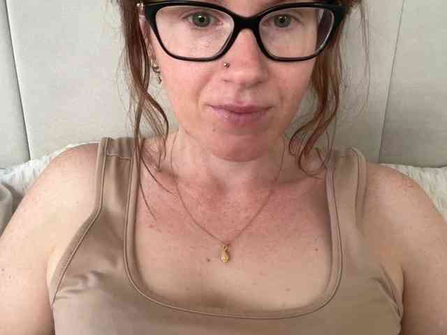 REDHEADROSIE webcam