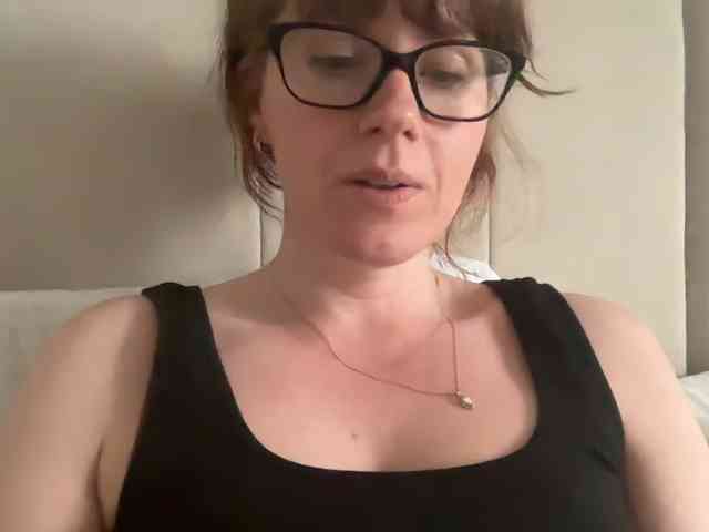 REDHEADROSIE webcam