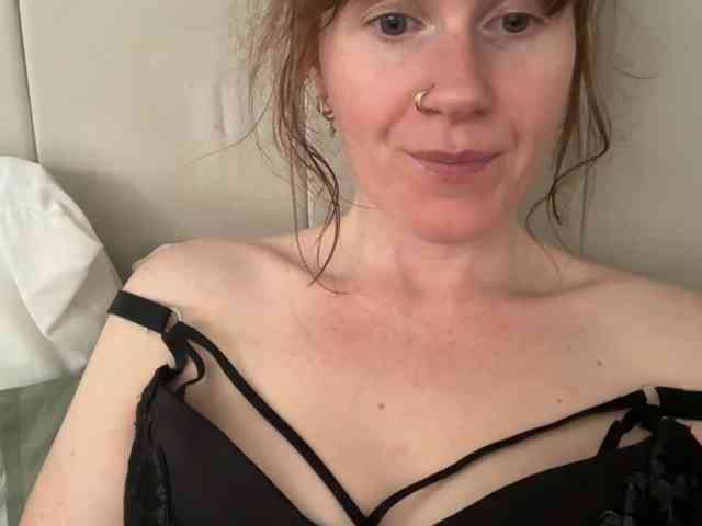 REDHEADROSIE webcam
