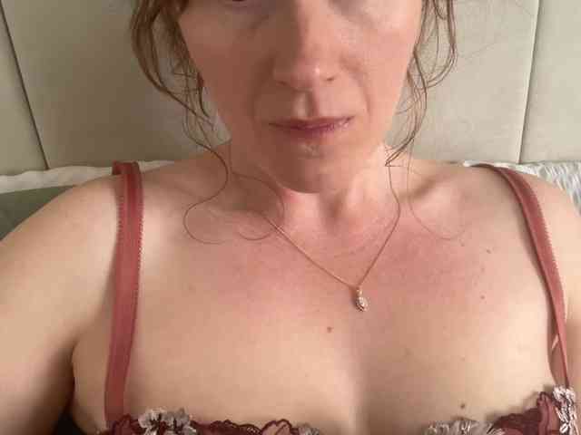 REDHEADROSIE webcam