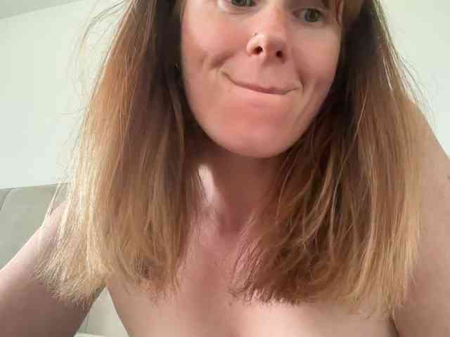 REDHEADROSIE webcam
