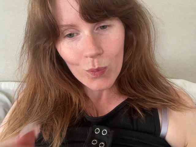 REDHEADROSIE webcam