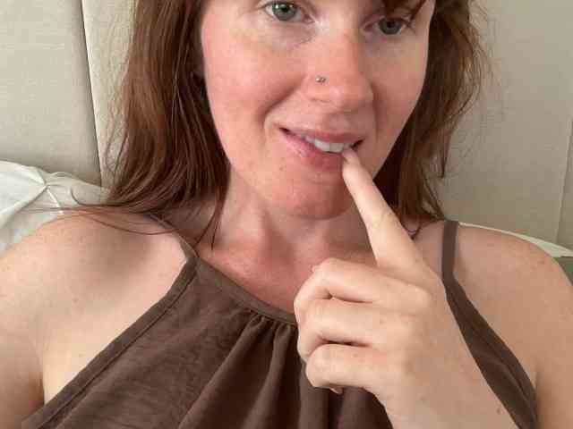 REDHEADROSIE webcam