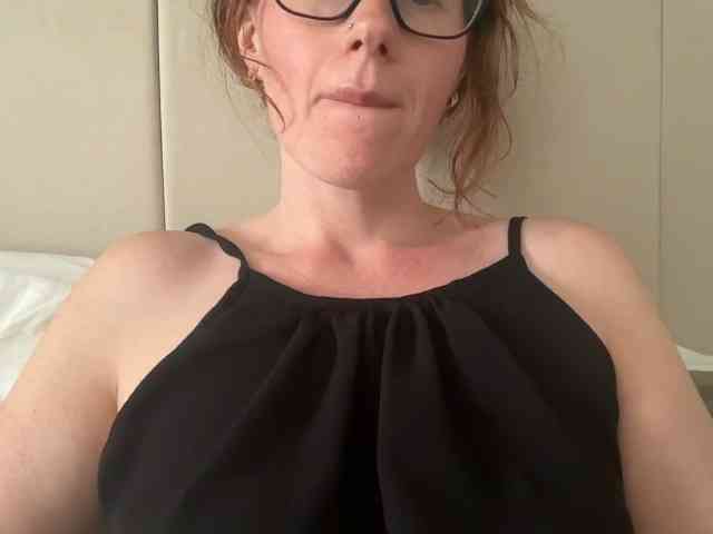 REDHEADROSIE webcam