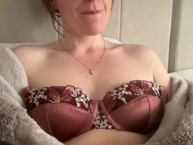 REDHEADROSIE webcam
