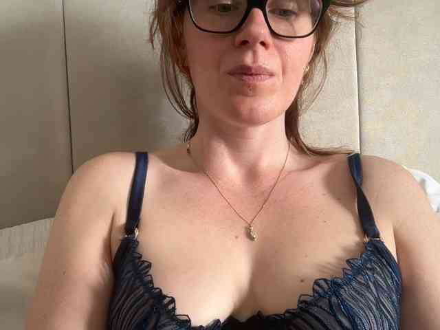 REDHEADROSIE webcam