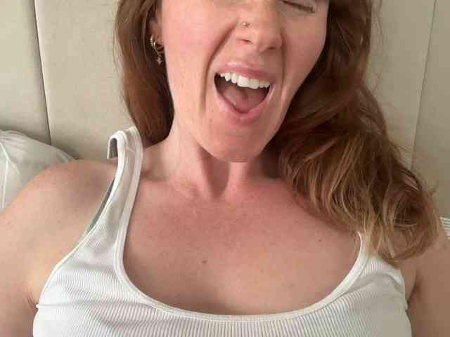 REDHEADROSIE webcam