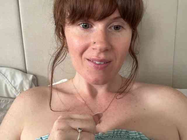 REDHEADROSIE webcam