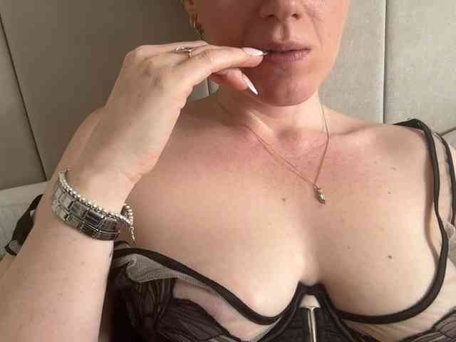 REDHEADROSIE webcam
