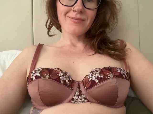 REDHEADROSIE webcam