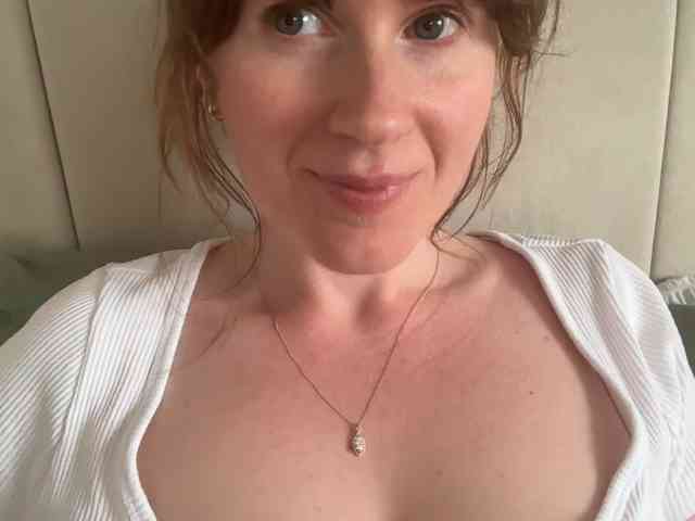 REDHEADROSIE webcam