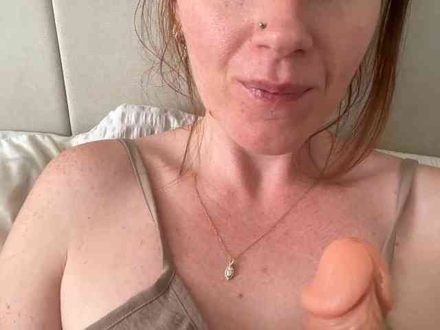 REDHEADROSIE webcam