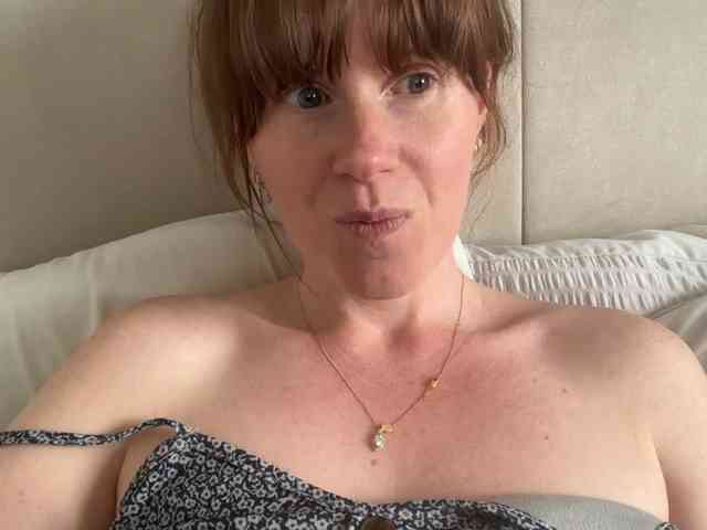 REDHEADROSIE webcam