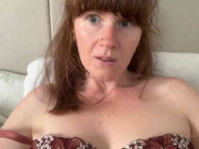 REDHEADROSIE webcam