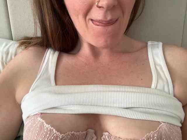 REDHEADROSIE webcam