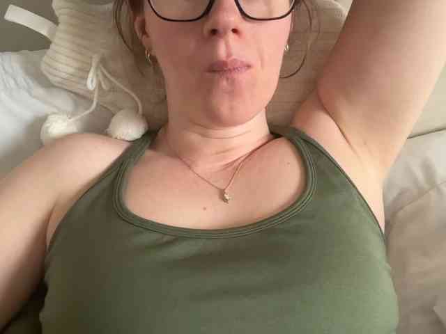 REDHEADROSIE webcam