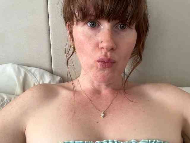 REDHEADROSIE Live Webcam on BongaCams