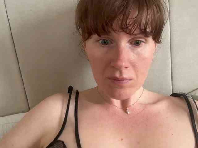 REDHEADROSIE webcam