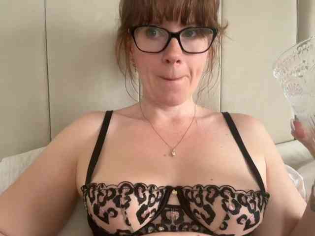 REDHEADROSIE webcam
