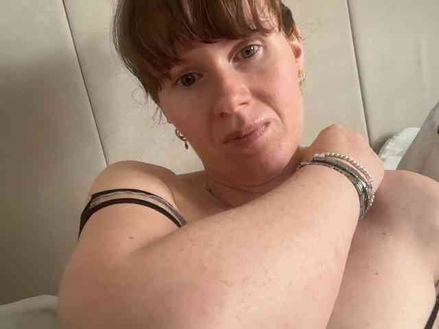 REDHEADROSIE webcam