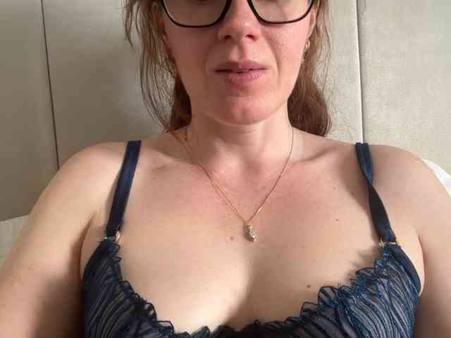 REDHEADROSIE webcam