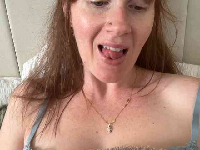 REDHEADROSIE webcam