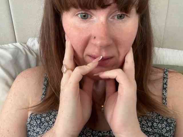 REDHEADROSIE webcam