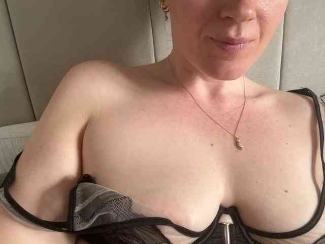 REDHEADROSIE webcam