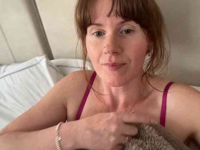 REDHEADROSIE webcam