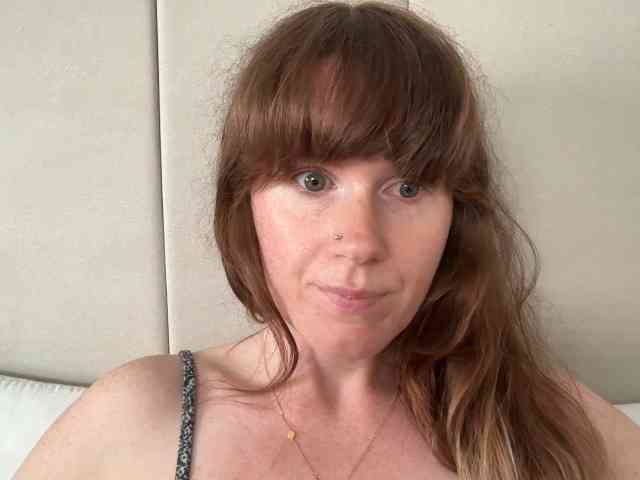 REDHEADROSIE webcam